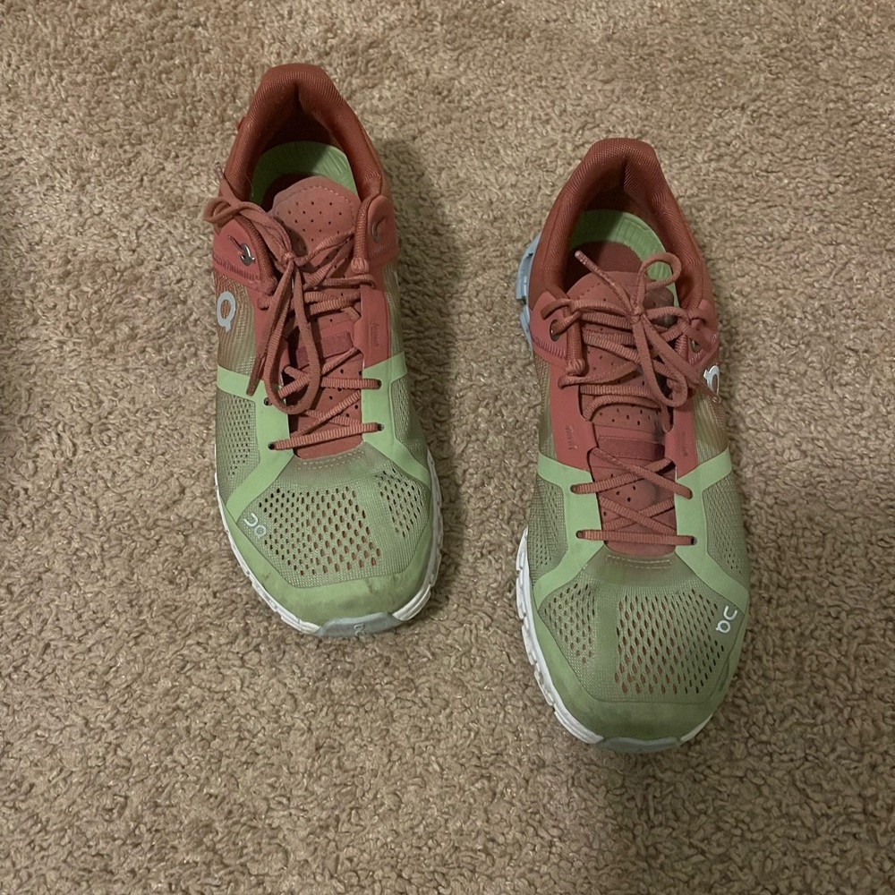 Womens Onclouds size 8